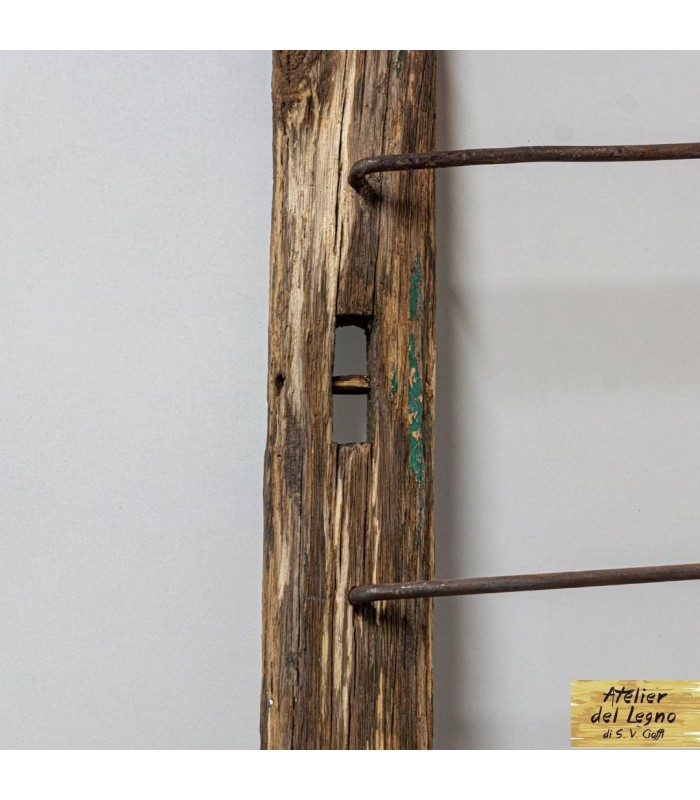 Scaletta Rivisitata in legno di castagno recuperato